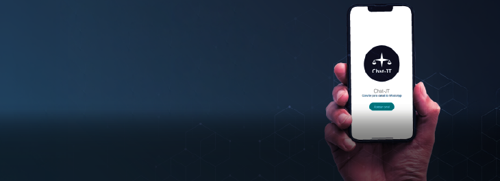Banner com tela de celular com a logo do chat JT
